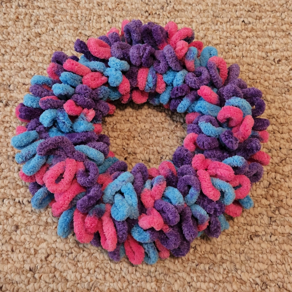 Handmade Loopy Yarn Wreath 8 Inch